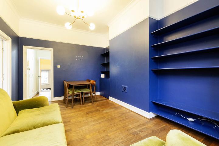 A beautiful 2 bedroom property set within a stunning period conversion  Hanley Road , Finsbury Park